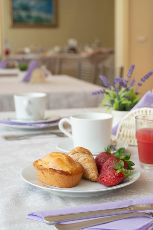 Villa Domus Salento Suites & Rooms Con Parcheggio Privato In Loco Lecce Ngoại thất bức ảnh