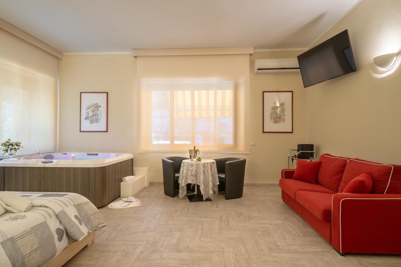Villa Domus Salento Suites & Rooms Con Parcheggio Privato In Loco Lecce Ngoại thất bức ảnh