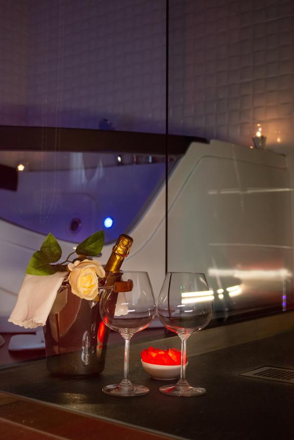 Villa Domus Salento Suites & Rooms Con Parcheggio Privato In Loco Lecce Ngoại thất bức ảnh