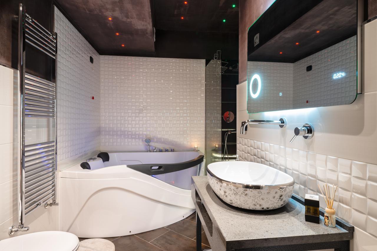 Villa Domus Salento Suites & Rooms Con Parcheggio Privato In Loco Lecce Ngoại thất bức ảnh