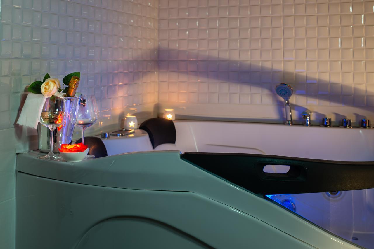 Villa Domus Salento Suites & Rooms Con Parcheggio Privato In Loco Lecce Ngoại thất bức ảnh