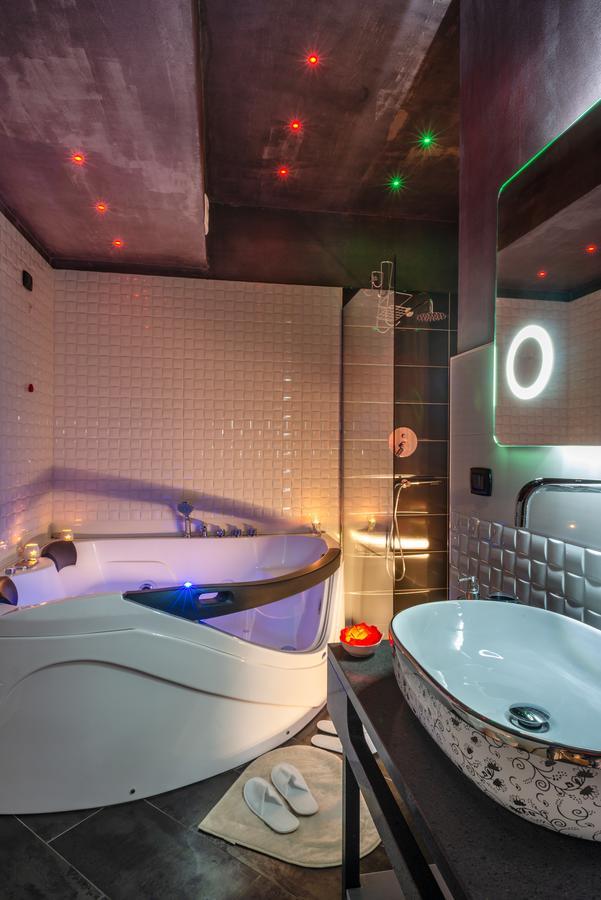 Villa Domus Salento Suites & Rooms Con Parcheggio Privato In Loco Lecce Ngoại thất bức ảnh