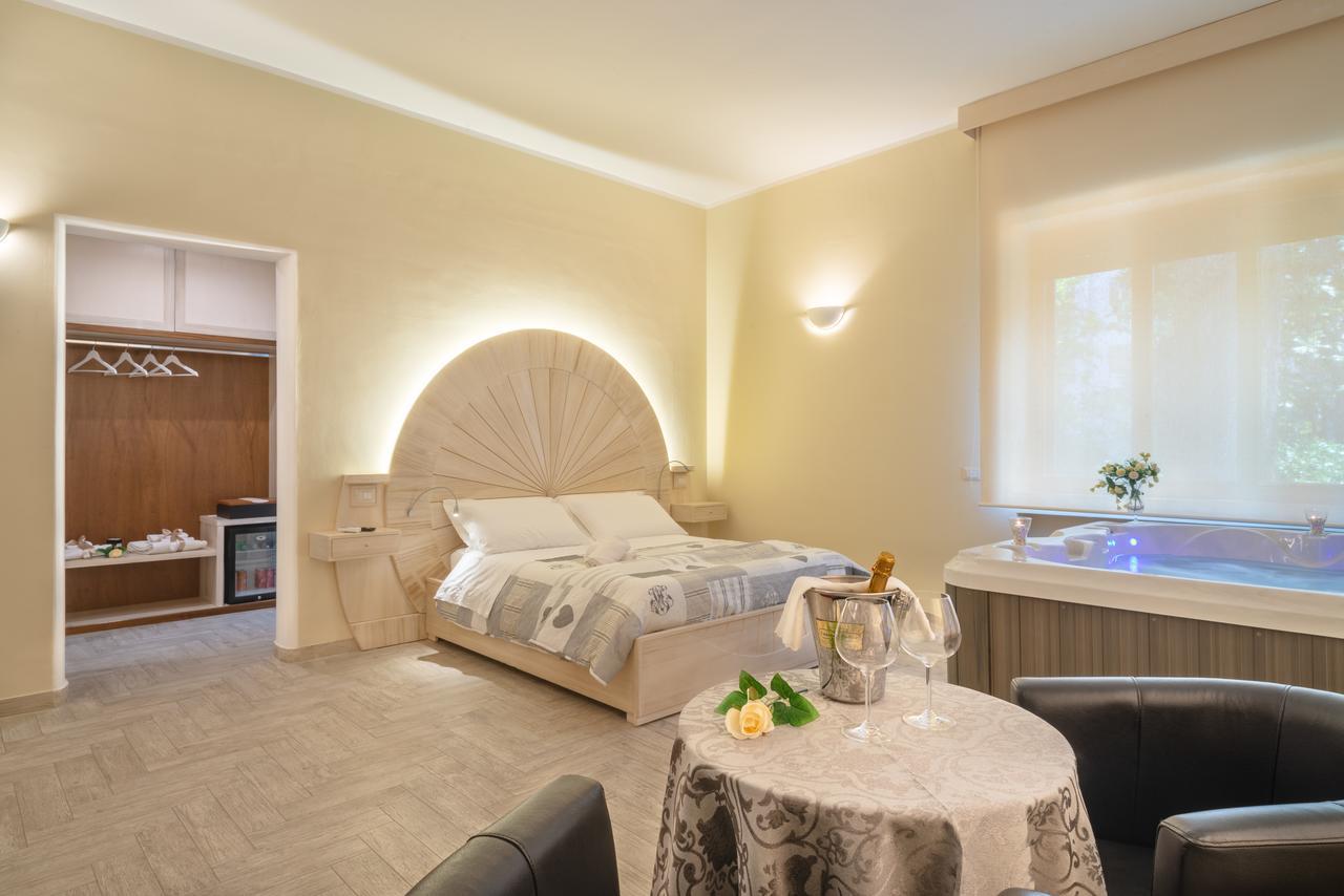 Villa Domus Salento Suites & Rooms Con Parcheggio Privato In Loco Lecce Ngoại thất bức ảnh