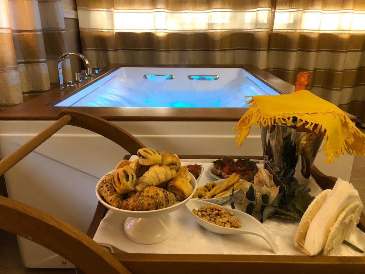 Villa Domus Salento Suites & Rooms Con Parcheggio Privato In Loco Lecce Ngoại thất bức ảnh