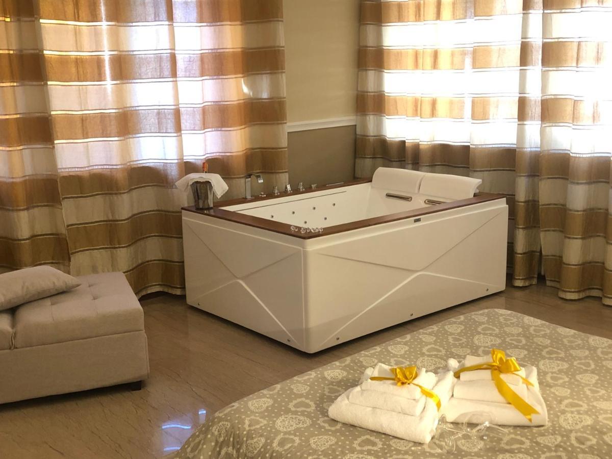 Villa Domus Salento Suites & Rooms Con Parcheggio Privato In Loco Lecce Ngoại thất bức ảnh
